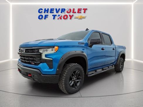 Used 2024 Chevrolet Silverado 1500 LT Trail Boss w/ Convenience Package II AWD/4WD image 4