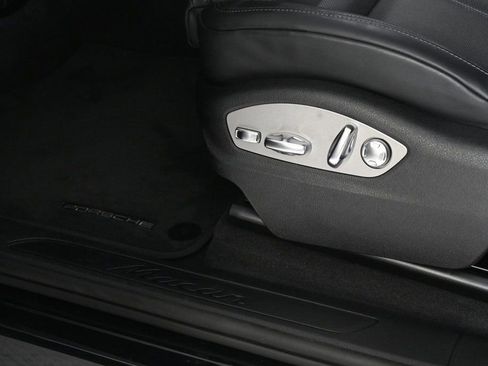 Certified 2025 Porsche Macan image 26