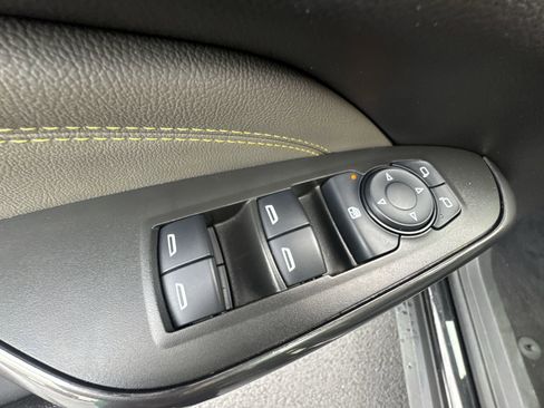 Used 2025 Chevrolet Trax ACTIV w/ Sunroof Package image 13