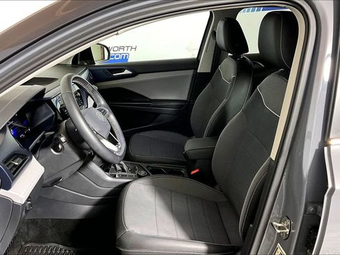 Used 2024 Volkswagen Taos SE w/ Panoramic Sunroof Package AWD/4WD image 20