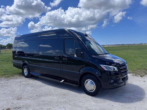 Used 2023 Mercedes-Benz Sprinter 3500 image 3