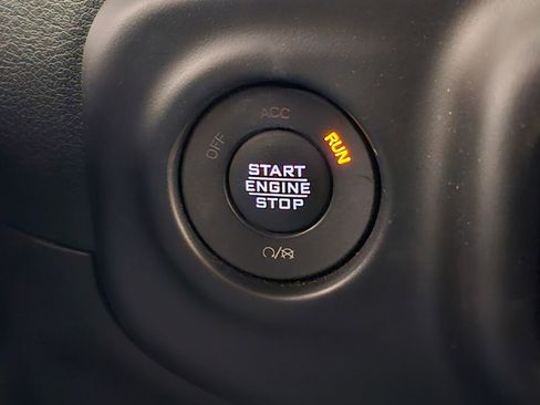Used 2022 Jeep Gladiator Sport AWD/4WD image 16