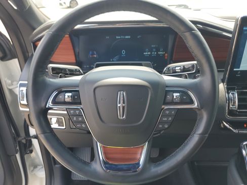 Certified 2024 Lincoln Navigator Reserve AWD/4WD image 14