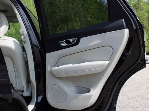 Certified 2023 Volvo XC60 T8 Ultimate w/ Climate Package AWD/4WD image 18