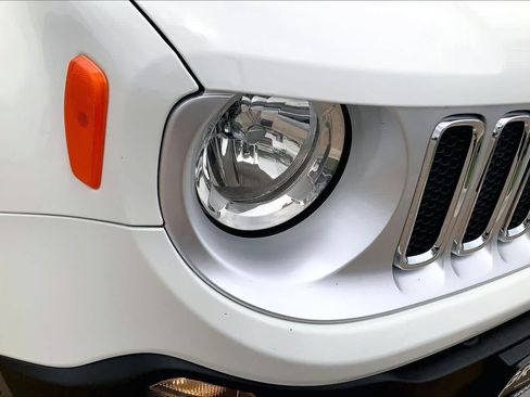 Used 2018 Jeep Renegade Limited FWD image 34