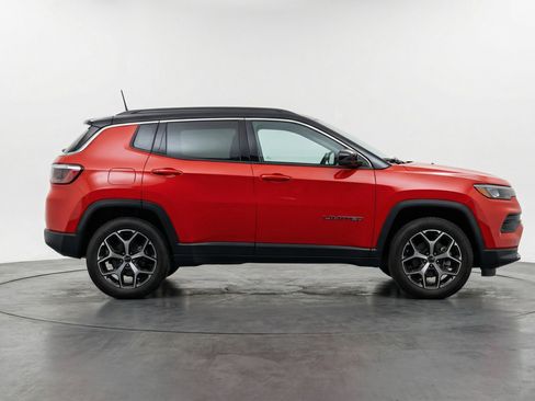 Used 2025 Jeep Compass Limited AWD/4WD image 11