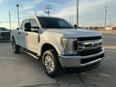 Used 2019 Ford F250 XLT w/ FX4 Off-Road Package image 4