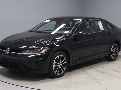 Used 2025 Volkswagen Jetta Sport FWD image 4