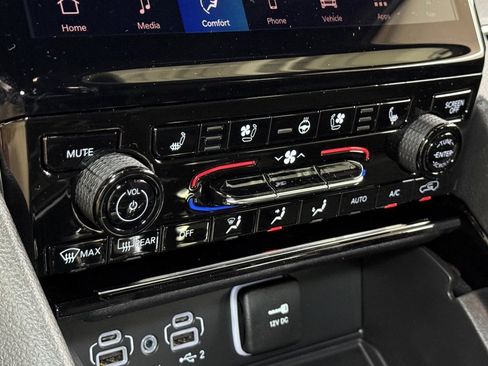 New 2025 Jeep Grand Cherokee Overland w/ Adv Protech Group III image 26