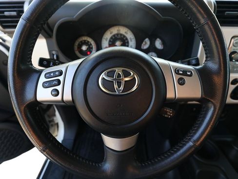 Used 2013 Toyota FJ Cruiser 4WD w/ Upgrade Pkg image 16