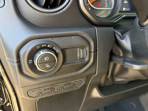 New 2025 Jeep Gladiator Mojave w/ Convenience Group image 15