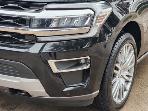 Used 2023 Ford Expedition Limited image 16