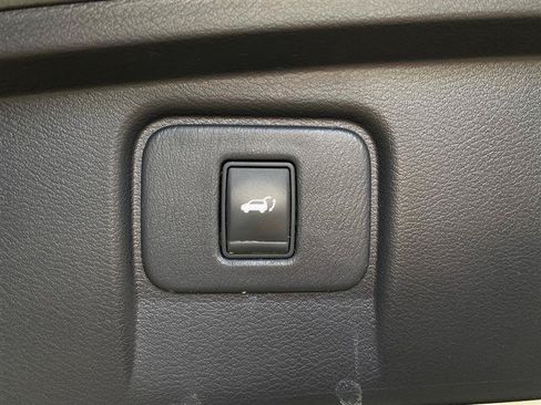 Used 2016 Nissan Murano SL w/ Cargo Package AWD/4WD image 23