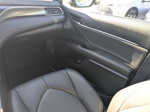 Used 2018 Toyota Camry XSE image 16