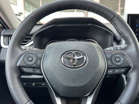 Used 2023 Toyota RAV4 XLE Premium image 31