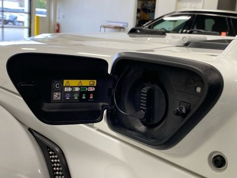 Used 2023 Jeep Wrangler Sahara w/ Cold Weather Group image 15