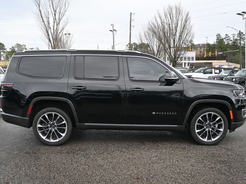 Used 2022 Jeep Wagoneer Series III w/ Premium Group I image 19