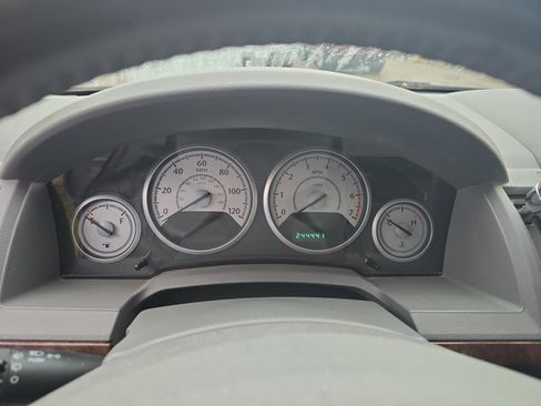 Used 2010 Chrysler Town & Country Touring image 18