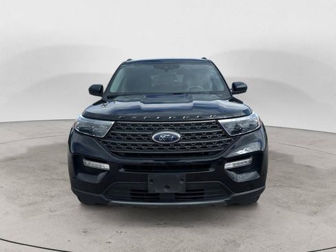 Used 2022 Ford Explorer XLT w/ Equipment Group 202A AWD/4WD image 2