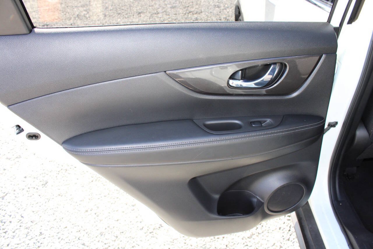 Used 2018 Nissan Rogue SV AWD/4WD image 21