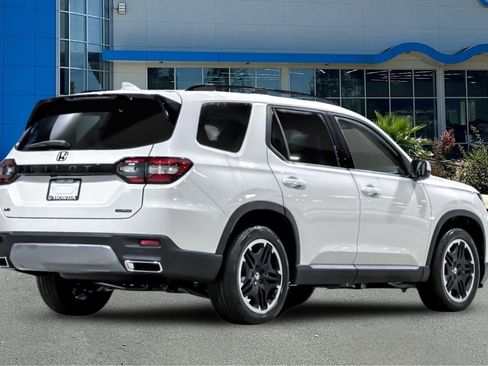 New 2026 Honda Pilot Touring image 8