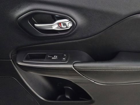 Used 2016 Jeep Cherokee Limited image 34