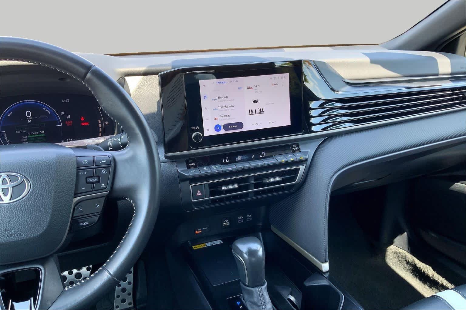 Used 2025 Toyota Camry SE FWD image 7
