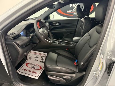 New 2026 Jeep Compass Latitude image 10