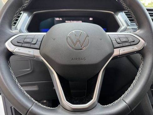 Used 2023 Volkswagen Tiguan SE AWD/4WD image 10