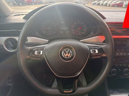 Used 2021 Volkswagen Passat 2.0T SE image 10
