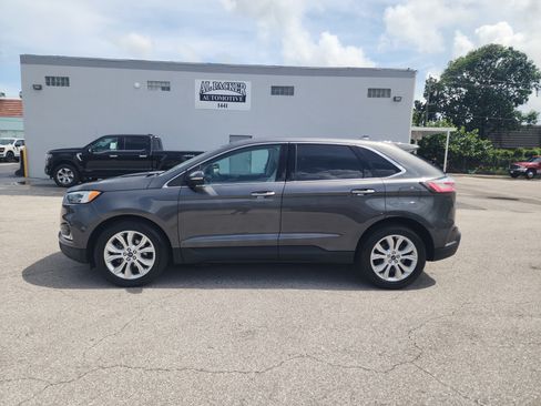 Used 2020 Ford Edge Titanium w/ Equipment Group 301A FWD image 2