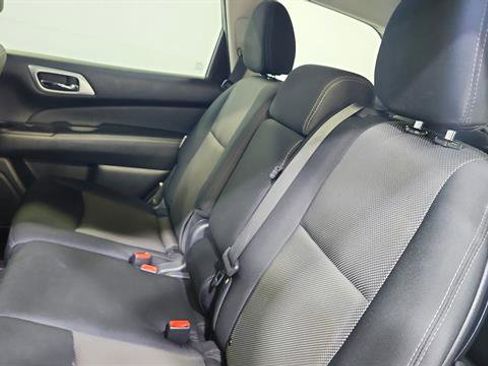 Used 2020 Nissan Pathfinder S FWD image 19