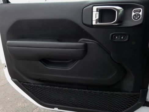 Used 2025 Jeep Wrangler Unlimited Rubicon image 20