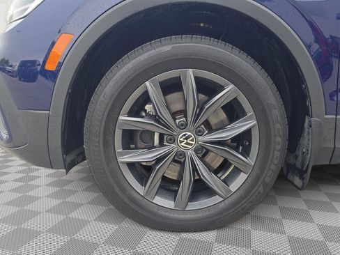 Used 2022 Volkswagen Tiguan SE AWD/4WD image 2