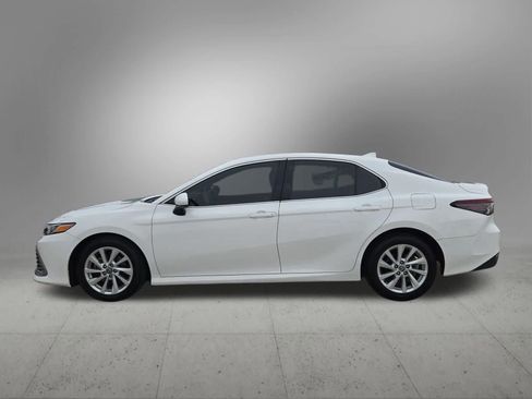 Used 2022 Toyota Camry LE FWD image 3
