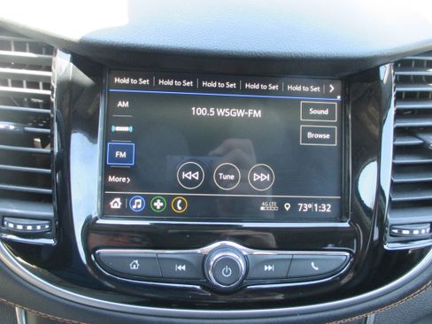 Used 2019 Chevrolet Trax LT w/ LT Convenience Package AWD/4WD image 16