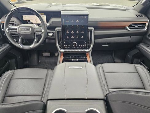 Used 2025 GMC Yukon Denali w/ Denali Reserve Package AWD/4WD image 9