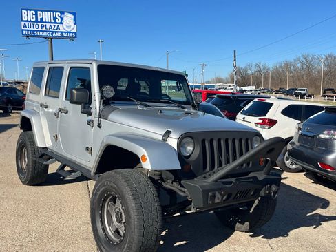 Used 2012 Jeep Wrangler Unlimited Sahara w/ Connectivity Group image 1