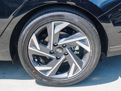 Used 2025 Hyundai Elantra SEL image 10