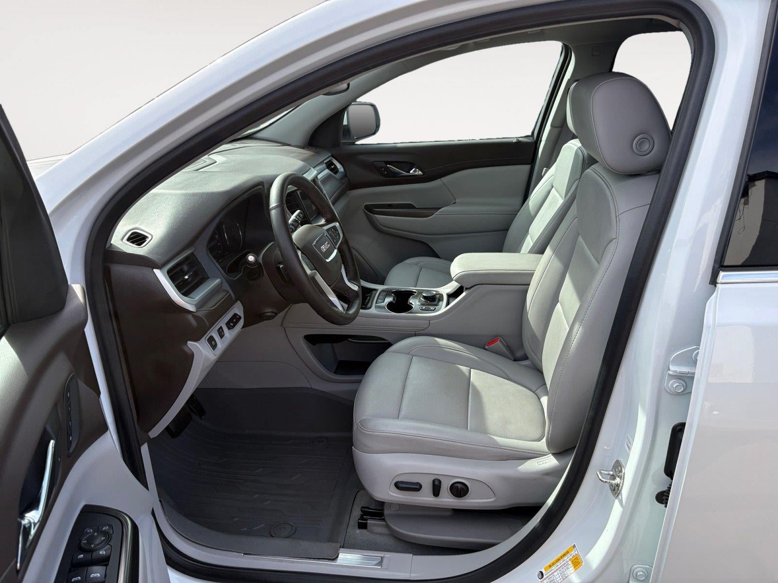 Used 2023 GMC Acadia SLT w/ Technology Package AWD/4WD image 9
