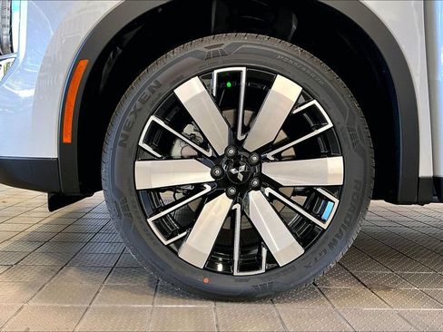 New 2026 Mitsubishi Outlander SE image 12