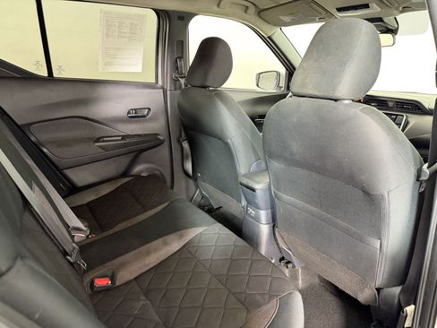 Used 2020 Nissan Kicks SV FWD image 29