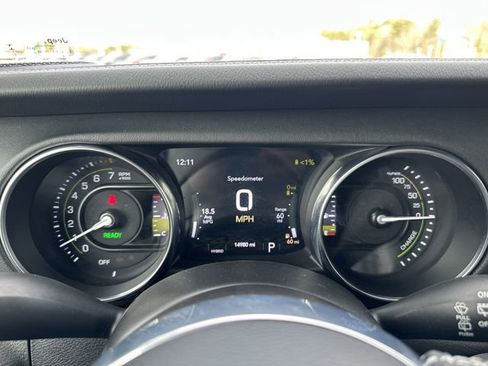 Used 2023 Jeep Wrangler Unlimited Sahara w/ Cold Weather Group image 13