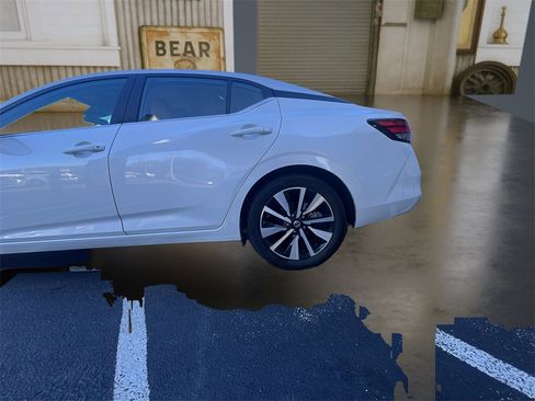 Used 2023 Nissan Sentra SV w/ SV Premium Package image 8