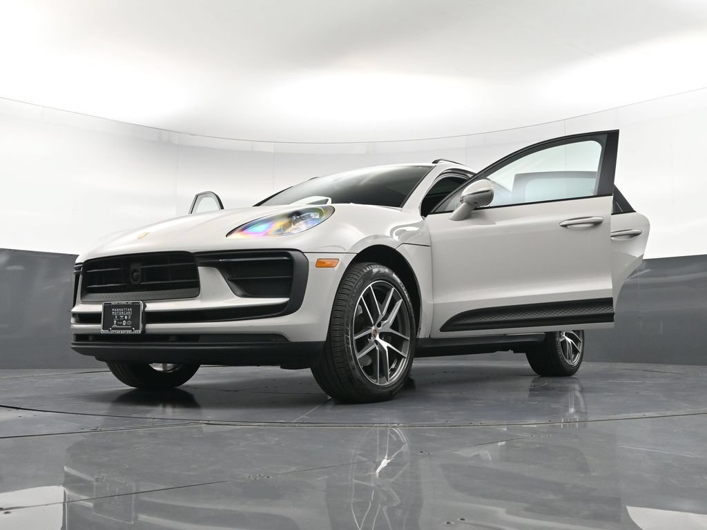 Certified 2023 Porsche Macan Turbo AWD/4WD image 38