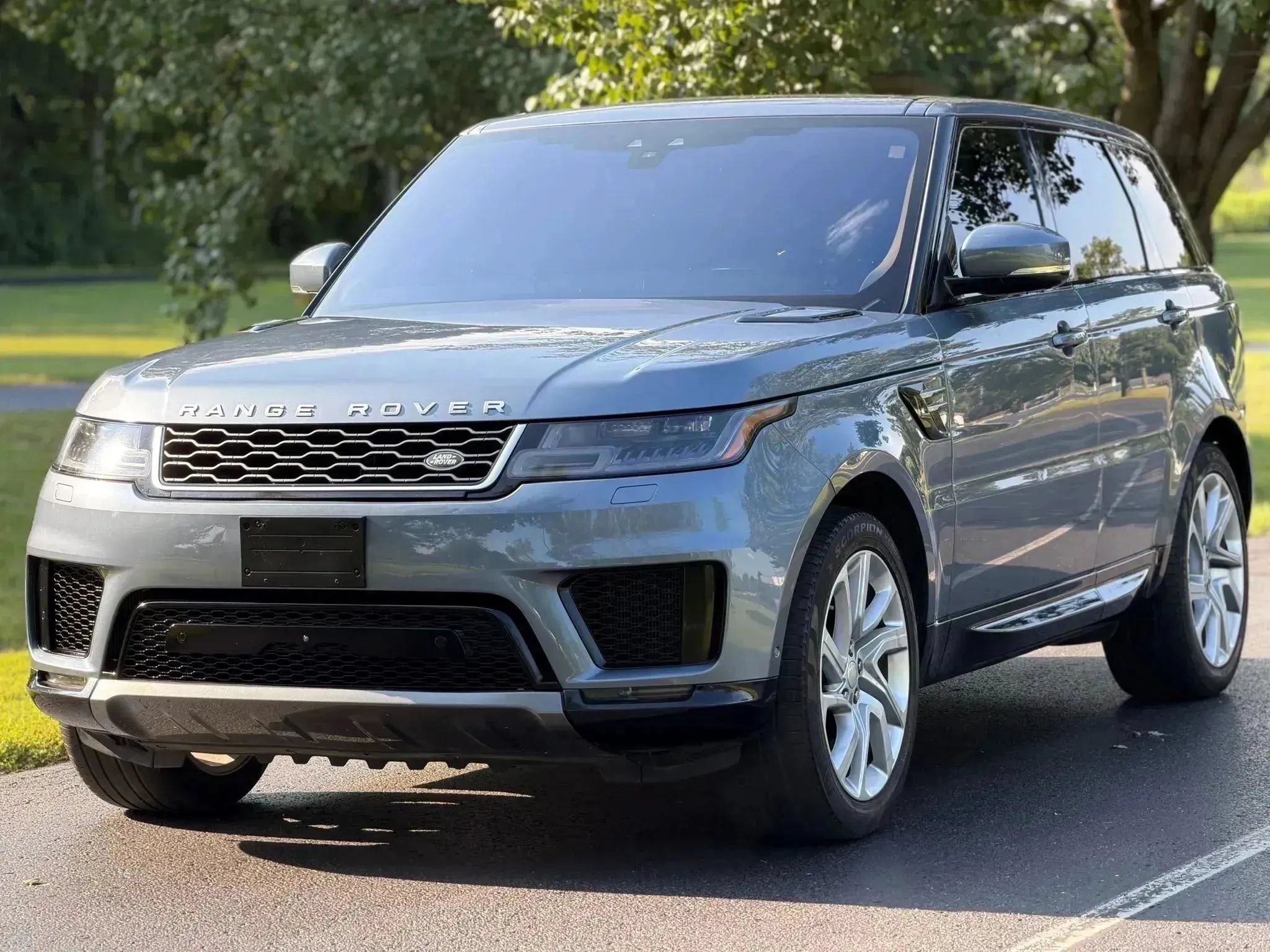 Used 2019 Land Rover Range Rover Sport HSE AWD/4WD image 1