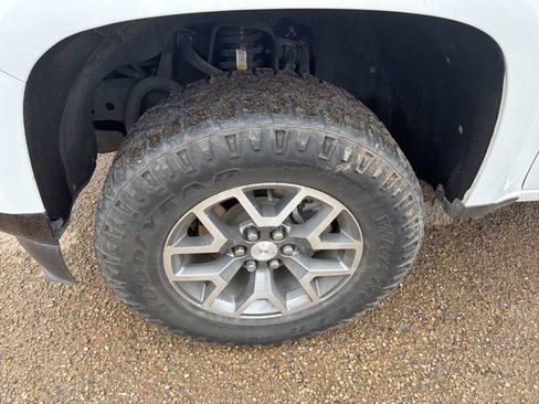 Used 2022 GMC Canyon AT4 w/ Trailering Package AWD/4WD image 3