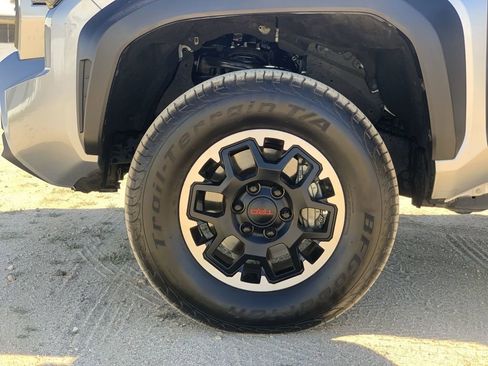 Used 2024 Toyota Tacoma TRD Off-Road image 31