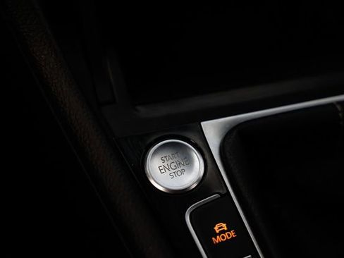 Used 2018 Volkswagen Golf R 4-Door image 34