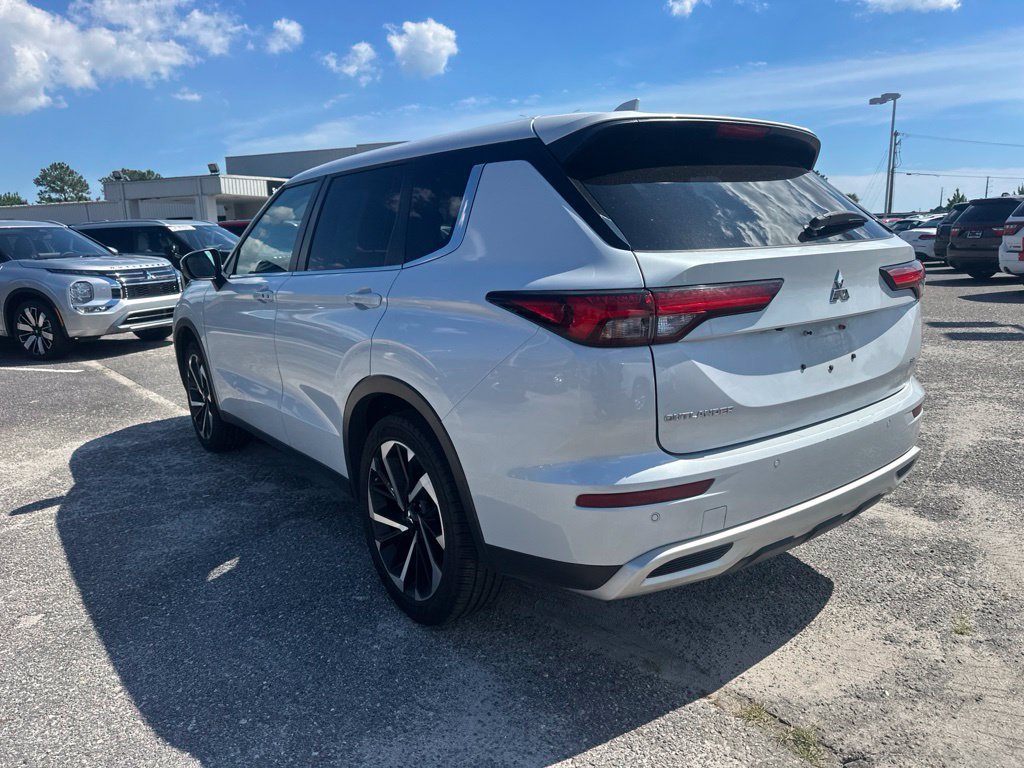 Used 2024 Mitsubishi Outlander SE AWD/4WD image 5